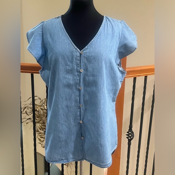 Daisy Fuentes Tops - Daisy Fuentes Denim-Look TOP- Blue, BUTTON DOWN RUFFLE CAP SLEEVES SIZE XL